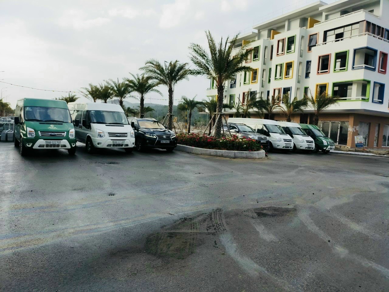 Đoàn xe sẵn sàng chở quý khách hàng tham quan dự án Meyhomes Capital Phú Quốc