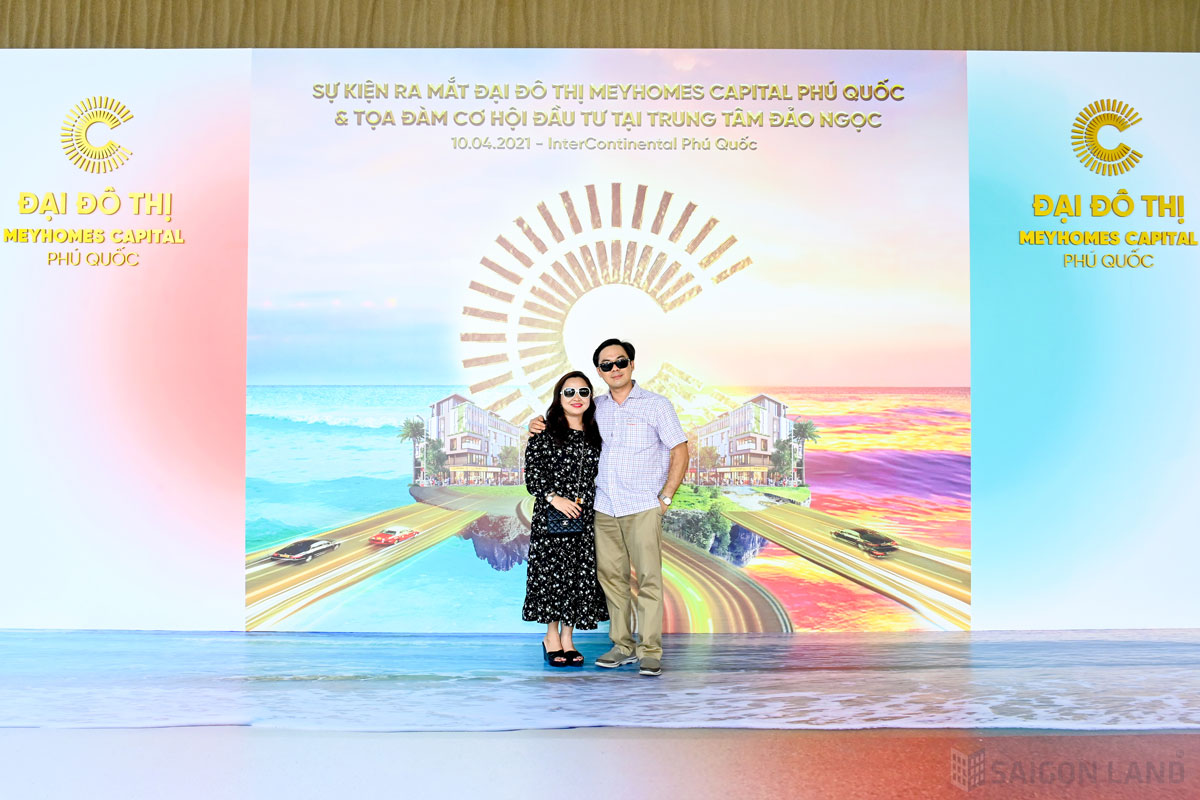 Khách hàng đến tham gia và chụp ảnh lưu niệm tại sự kiện ra mắt Đại Đô Thị Meyhomes Capital Phú Quốc.