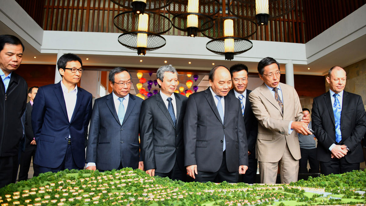Thủ tướng Chính phủ Nguyễn Xuân Phúc làm việc với đại diện Tập đoàn Banyan Tree tại Khu du lịch Laguna Lăng Cô