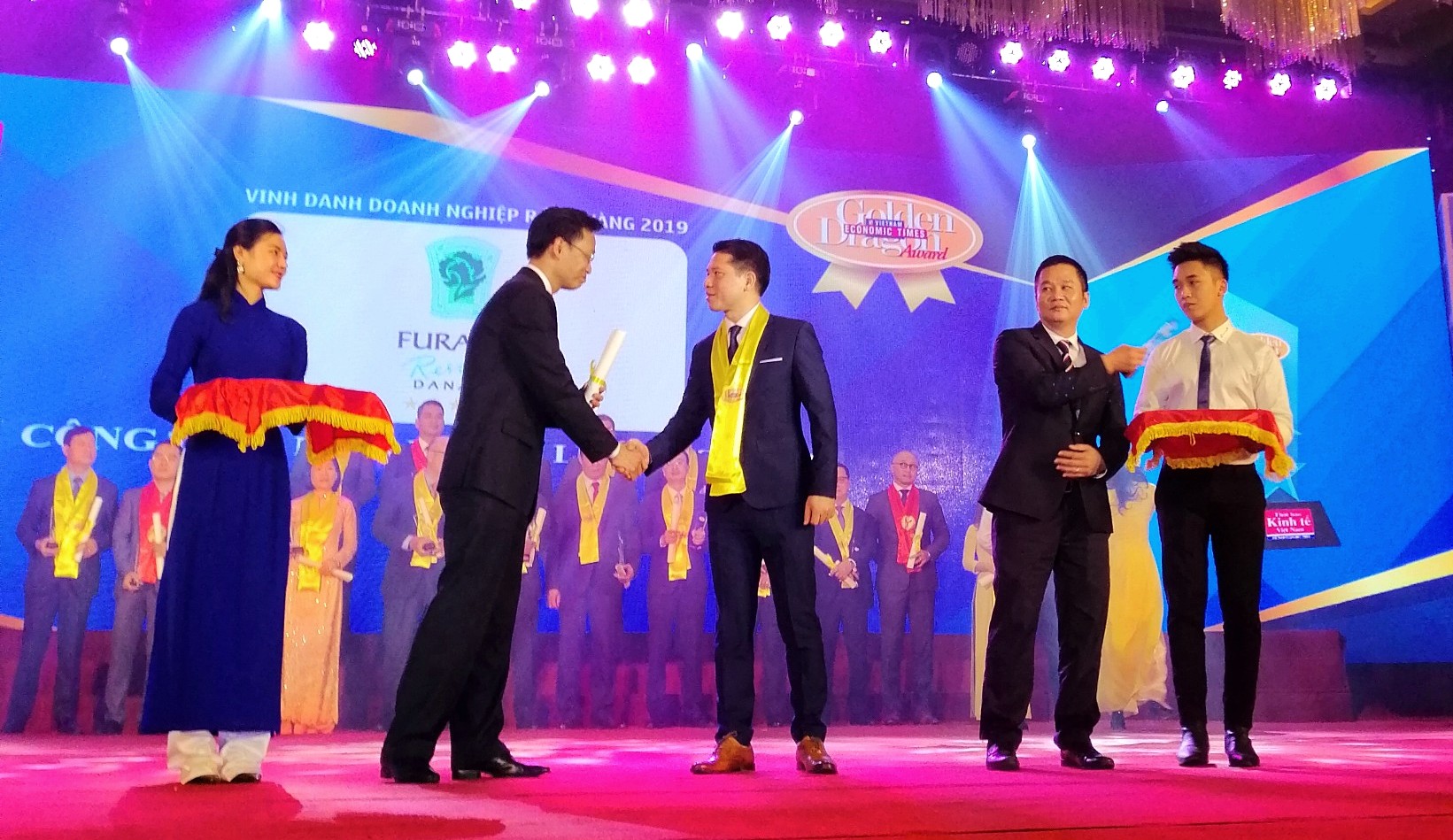 Furama Resort Đà Nẵng lần thứ 9 nhận giải thưởng Rồng Vàng - Golden Dragon Awards
