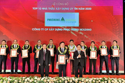Phục-Hưng-Holdings-được-vinh-danh-tại-Lễ-công-bố-Top-10-Công-ty-uy-tín-ngành-Xây-dựng-năm-2020-tổ-chức-bởi-Vietnam-Report-và-Báo-VietNamNet